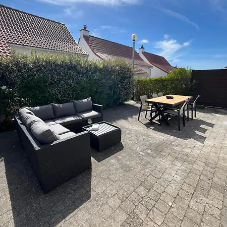Seaward Met Jacuzzi * De Haan